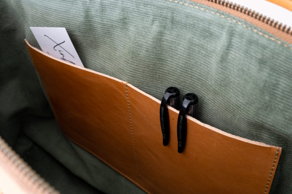 Xinh Weekender Bag: Interior Slip Pockets